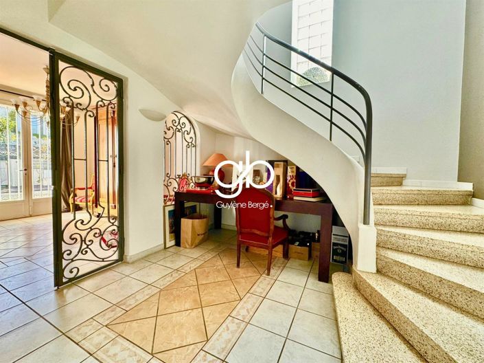 Image No.6-5 Bed House for sale