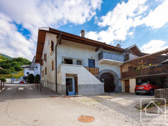 Image No.1-4 Bed Property for sale