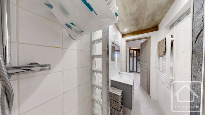 Image No.13-4 Bed Property for sale