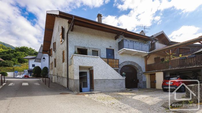 Image No.58-4 Bed Property for sale