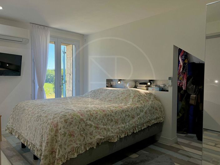 Image No.6-10 Bed House for sale