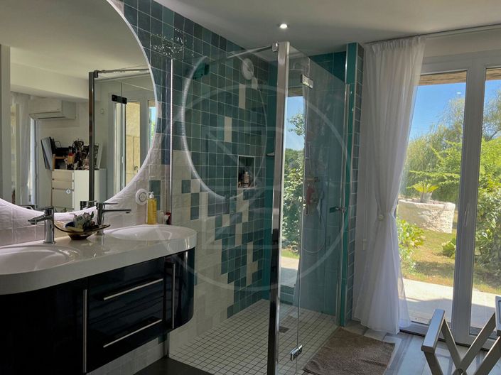 Image No.7-10 Bed House for sale