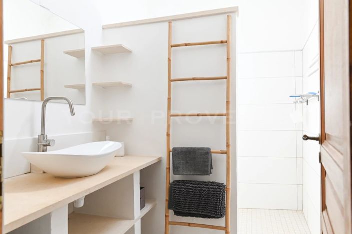 Image No.19-3 Bed House for sale