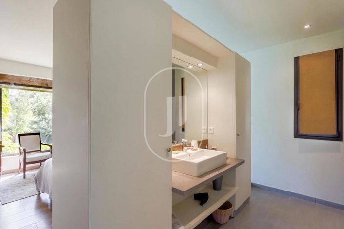 Image No.12-6 Bed House for sale