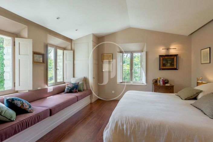 Image No.8-6 Bed House for sale