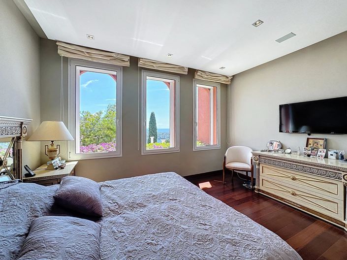 Image No.14-6 Bed House for sale