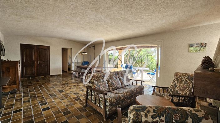 Image No.19-4 Bed House for sale