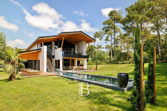 Image No.1-4 Bed House for sale