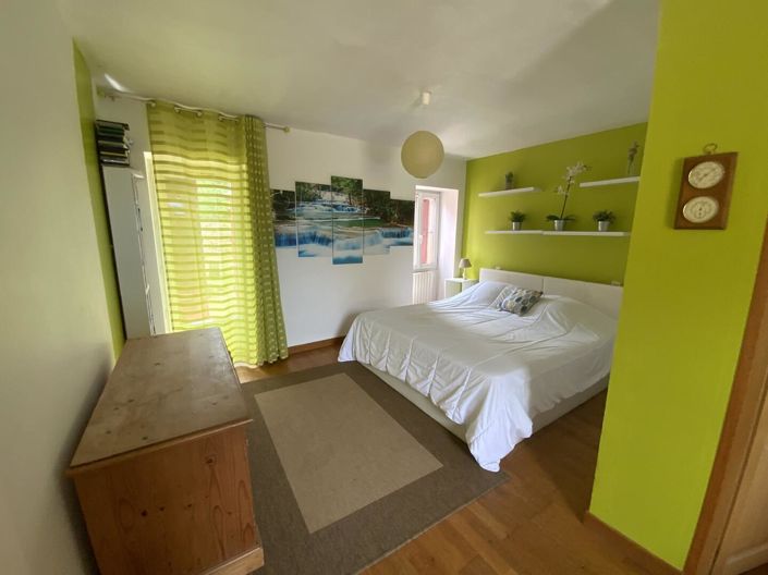 Image No.10-6 Bed House for sale