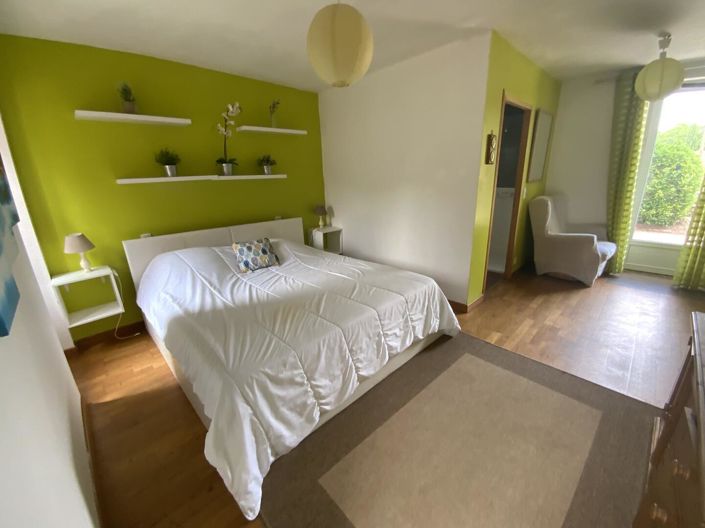 Image No.9-6 Bed House for sale