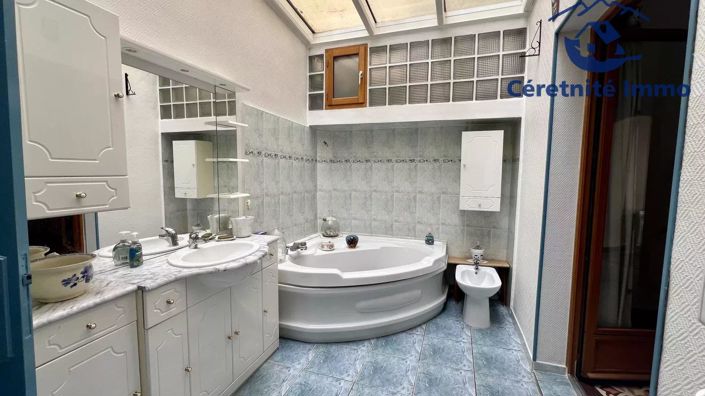 Image No.15-3 Bed House for sale