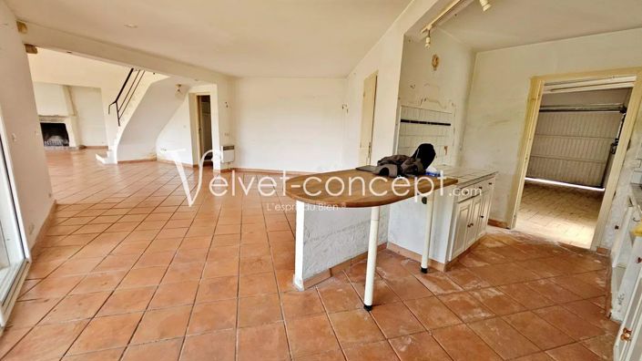 Image No.8-4 Bed House for sale