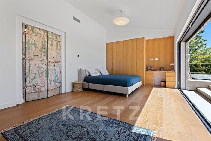 Image No.11-4 Bed House for sale