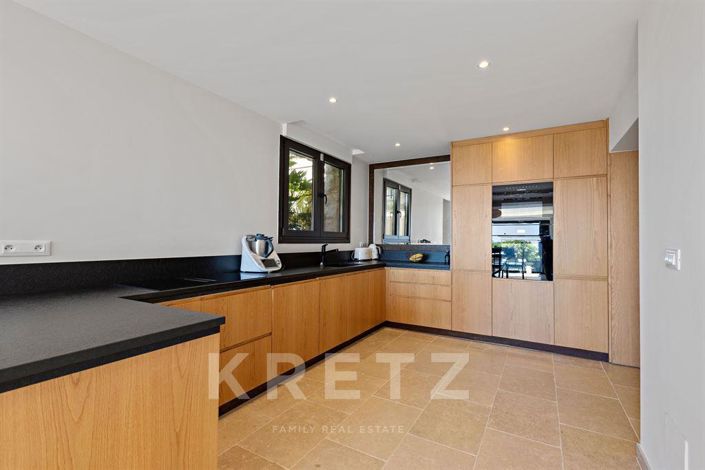 Image No.9-4 Bed House for sale