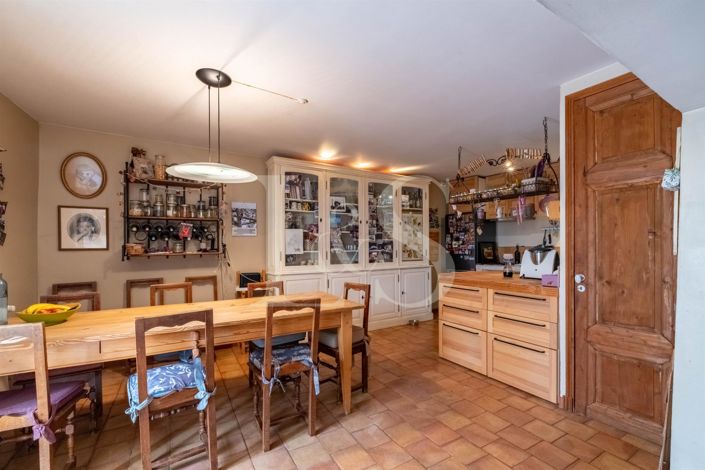 Image No.16-6 Bed House for sale