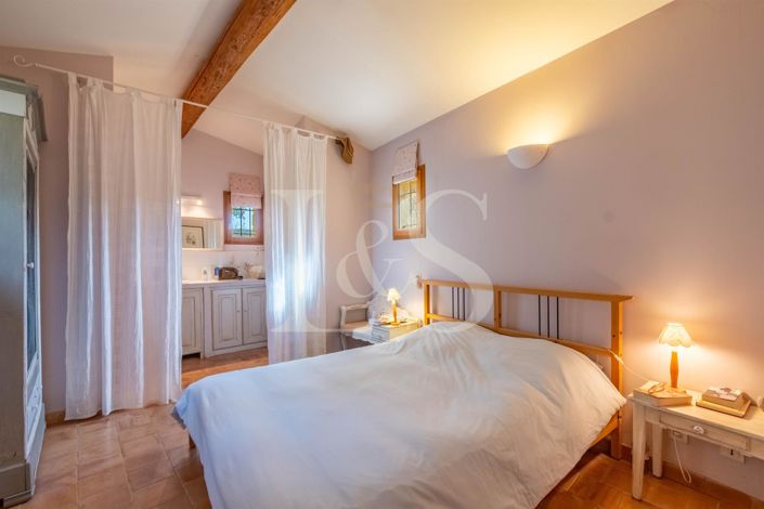 Image No.25-6 Bed House for sale