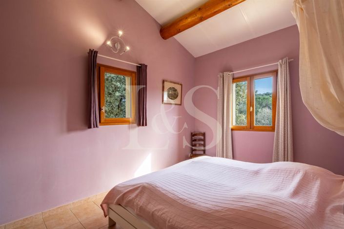 Image No.26-6 Bed House for sale