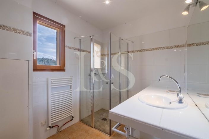 Image No.31-6 Bed House for sale