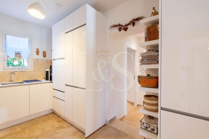 Image No.10-5 Bed House for sale