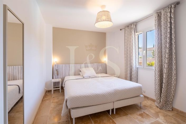 Image No.14-5 Bed House for sale