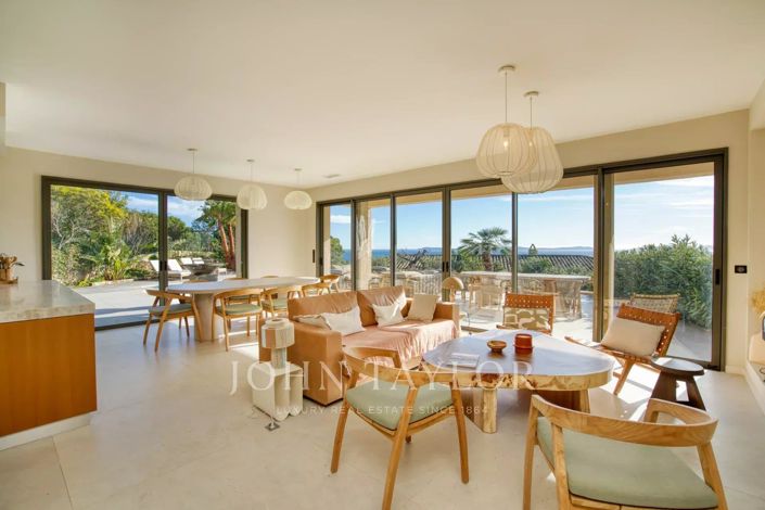 Image No.6-6 Bed House for sale