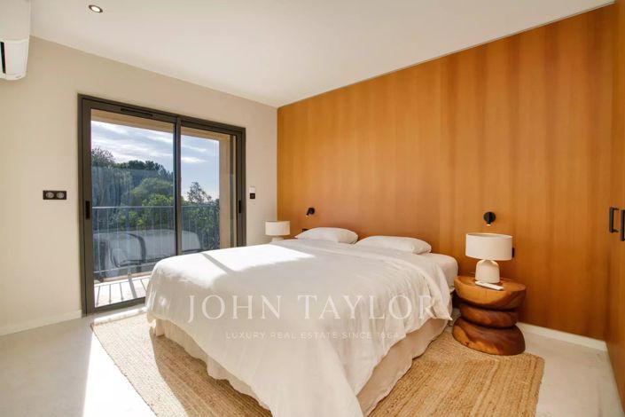 Image No.7-6 Bed House for sale