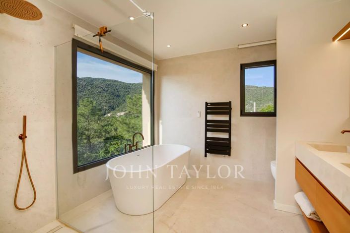 Image No.8-6 Bed House for sale