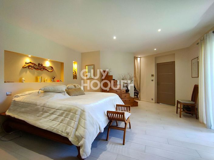 Image No.10-3 Bed House for sale