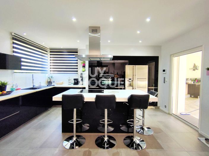 Image No.7-3 Bed House for sale