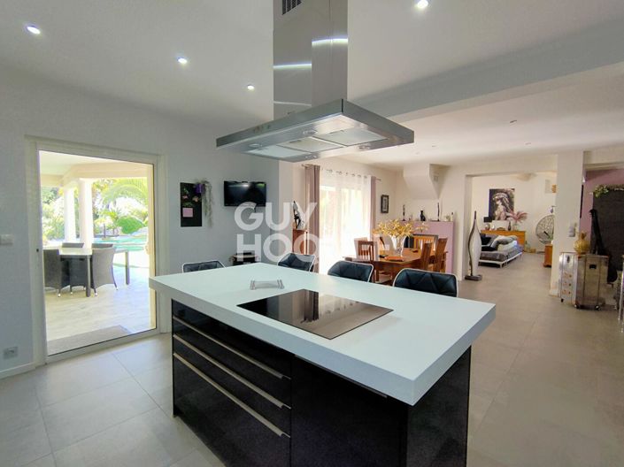 Image No.8-3 Bed House for sale