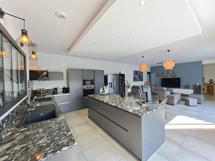 Image No.10-4 Bed House for sale