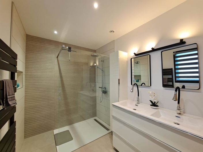 Image No.21-4 Bed House for sale