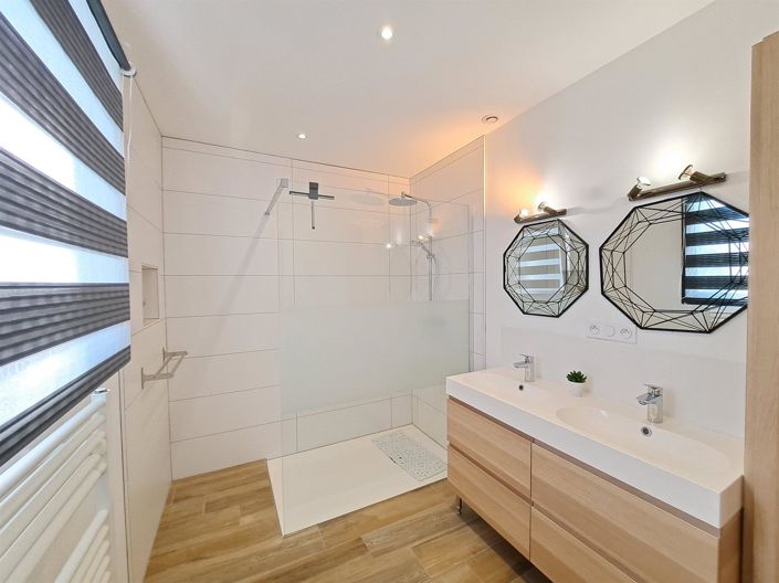 Image No.25-4 Bed House for sale