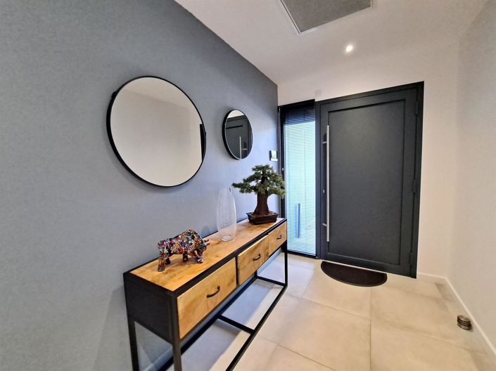 Image No.26-4 Bed House for sale