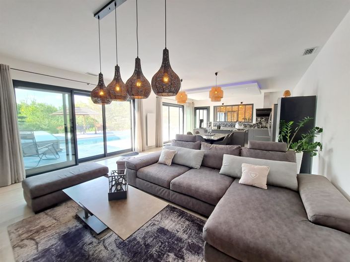 Image No.7-4 Bed House for sale