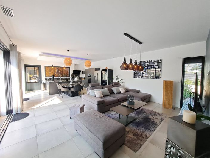 Image No.8-4 Bed House for sale