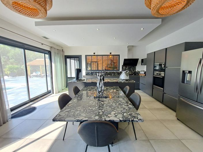 Image No.9-4 Bed House for sale