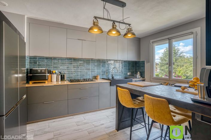 Image No.3-4 Bed House for sale