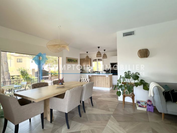 Image No.2-4 Bed House for sale