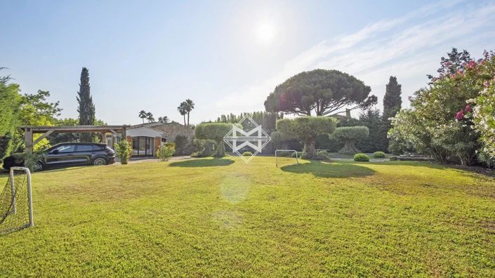 Image No.6-5 Bed House for sale