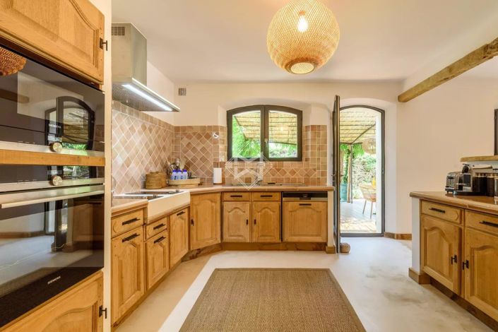 Image No.9-5 Bed House for sale