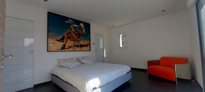 Image No.12-4 Bed House for sale