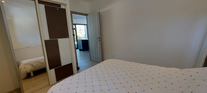 Image No.18-4 Bed House for sale