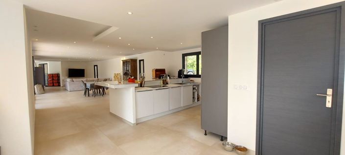 Image No.9-4 Bed House for sale