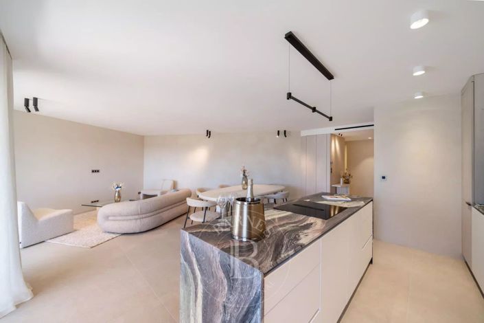 Image No.15-3 Bed Apartment for sale