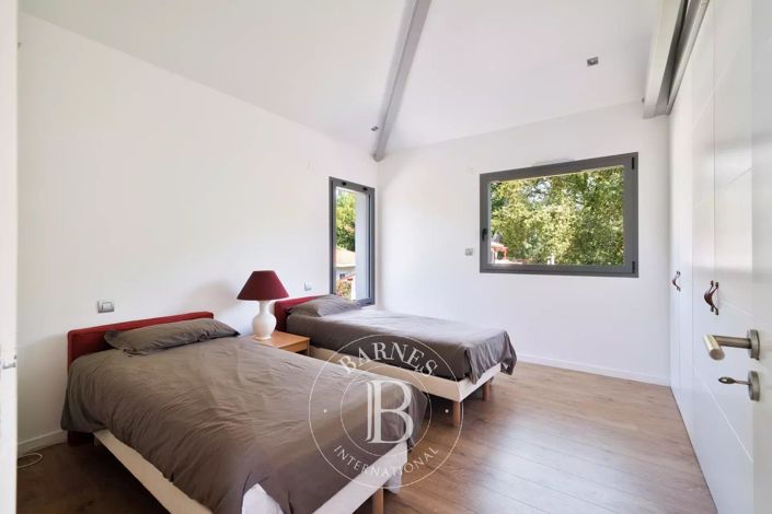 Image No.18-3 Bed House for sale