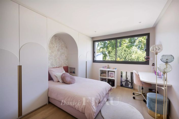 Image No.13-6 Bed House for sale