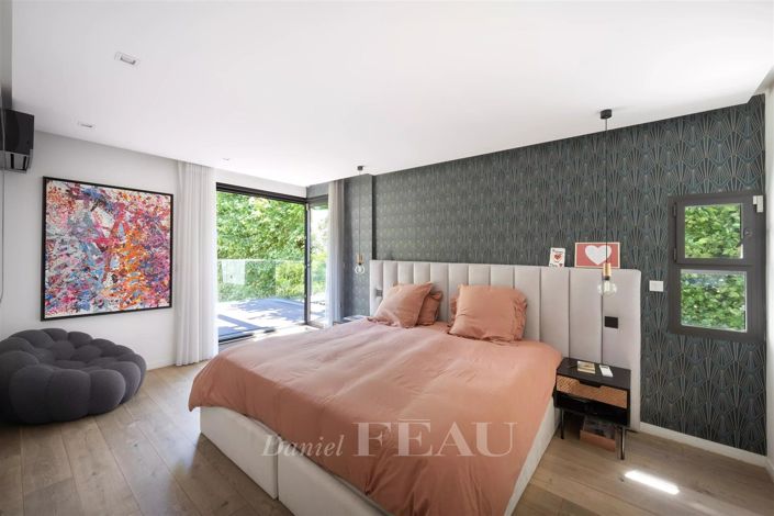 Image No.14-6 Bed House for sale