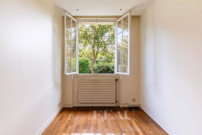 Image No.10-5 Bed Apartment for sale