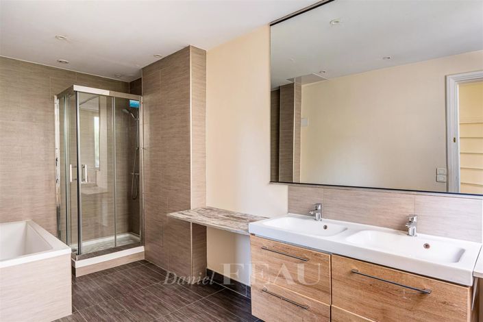 Image No.16-5 Bed Apartment for sale